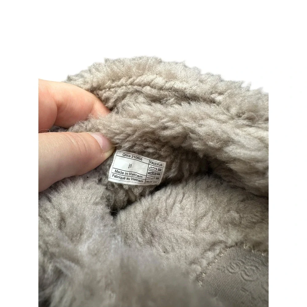 Crocs Kids Classic Faux Fur Luxe Slippers Tan Beige J1 210856 Cozy Indoor Shoes